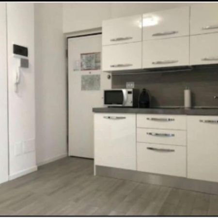 Lolo Apartment Милано Екстериор снимка